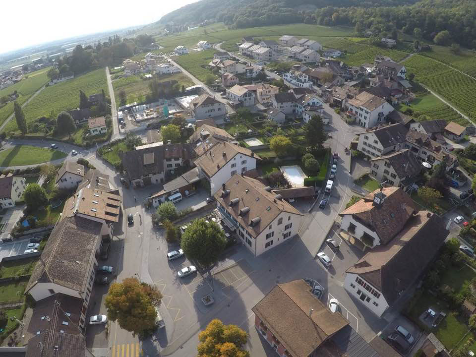 Village vue aérienne Auberge de Gilly